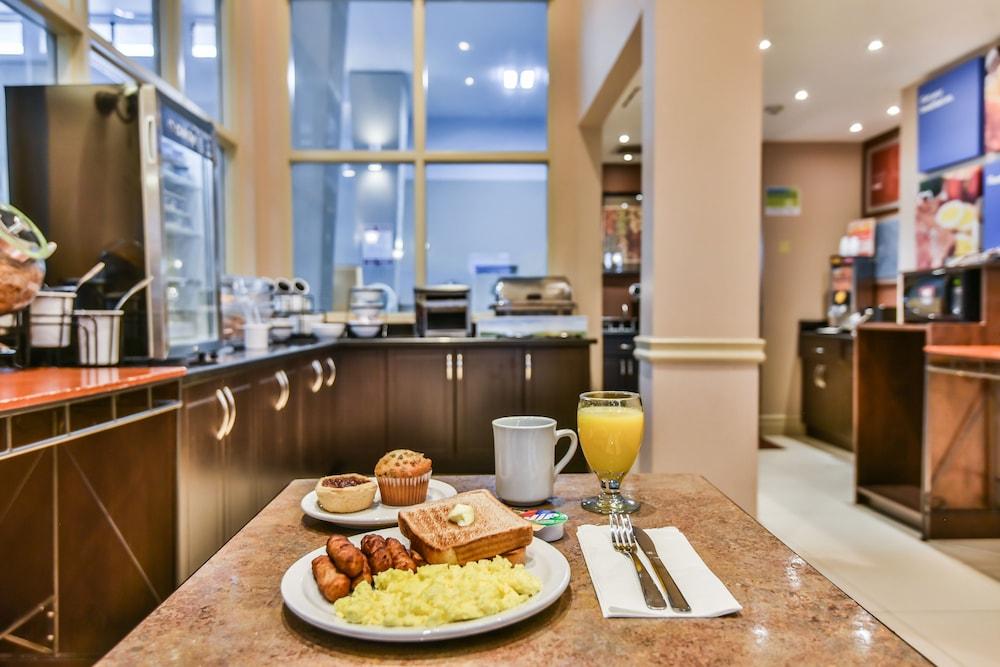 Comfort Inn & Suites Ambassador Bridge Windsor Dış mekan fotoğraf