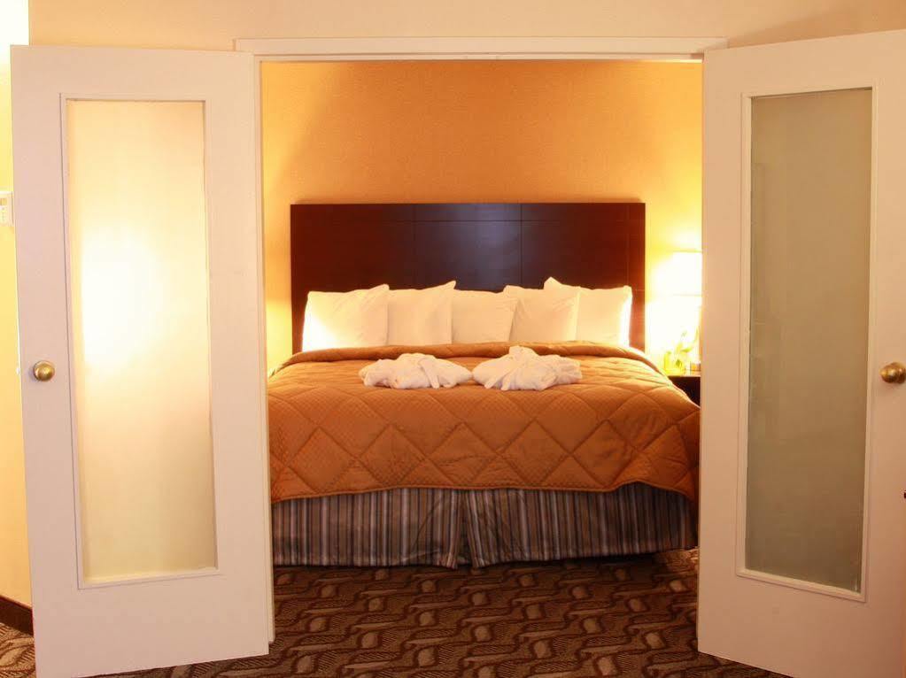 Comfort Inn & Suites Ambassador Bridge Windsor Dış mekan fotoğraf